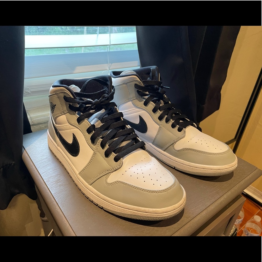 Jordan 1 Mids